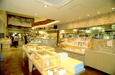 道の駅 志野・織部 里の菓茶房 店内