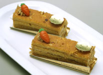 「にんじんとヘーゼルナッツのショートケーキ」（制作／白鳥裕一）