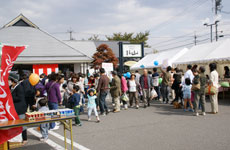 丸山菓子舗100周年のイベント会場となった富田店