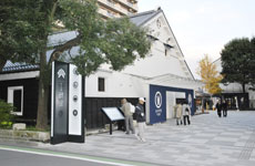 小江戸蔵里。手前にあるのがおみやげ処の明治蔵。奥に大正蔵と昭和蔵がある。西武新宿線・本川越駅から徒歩数分