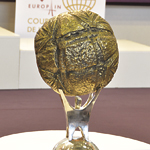 優勝トロフィー