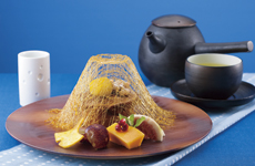 「東富士地鶏の卵を使った黒糖の生カステラ」（小田急 山のホテル）