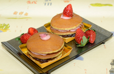 苺と桜のパンケーキ