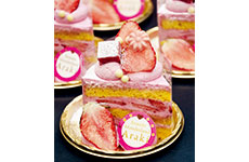 「桜チェリーと苺のショートケーキ」