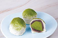 「抹茶生チョコ大福」制作＝長谷川浩司