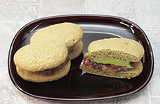 「抹茶の浮き雲」制作＝加藤幹也氏