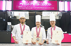右から、３位・細谷由実氏、優勝・米倉佑香氏、準優勝・片岡孝二氏